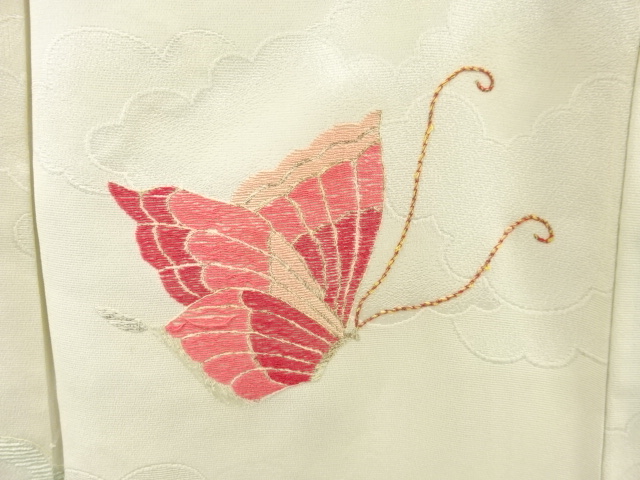 アンティーク　蝶に雲模様刺繍着物